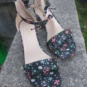 New Without Tag (NWOT): Floral Ankle Strap Block Heel Sandals Size 6